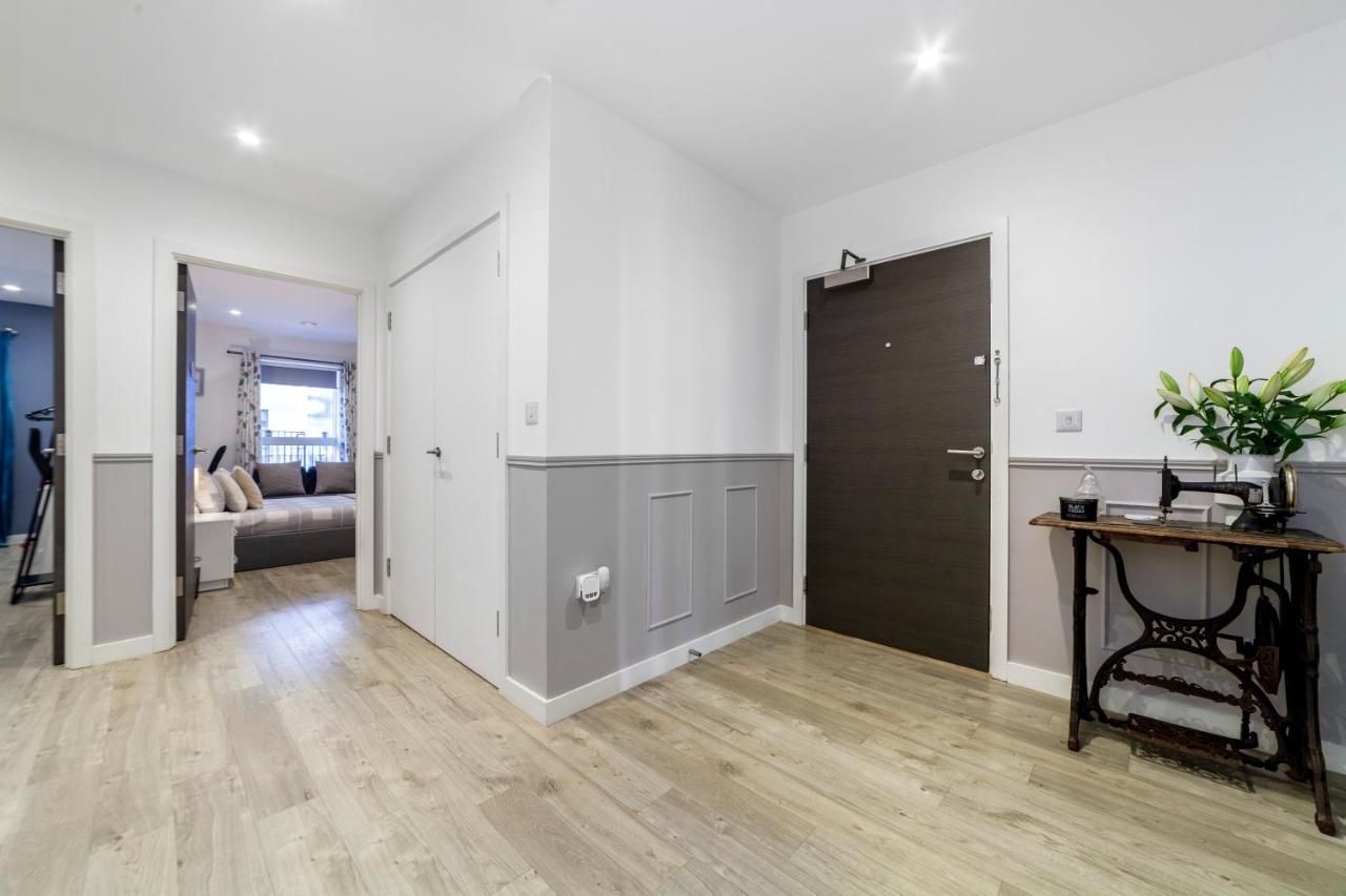 Private Double Bd With Optional Balcony, 15 Mins To London Cc Apartment Exterior photo
